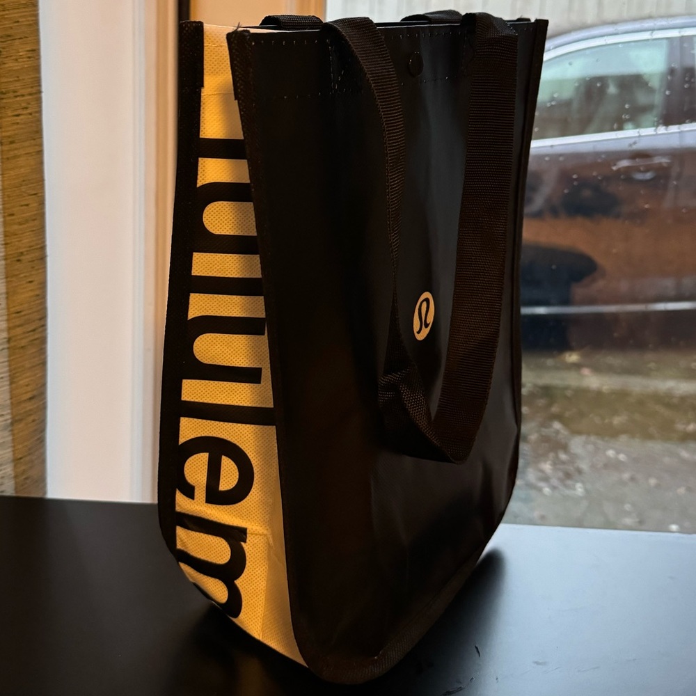 Lululemon tote bag